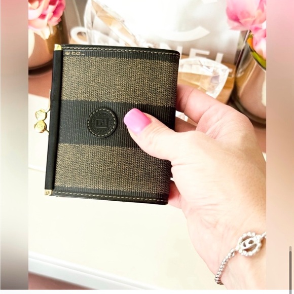 His / Hers Fendi New Vintage Wallets - Picture 16 of 16